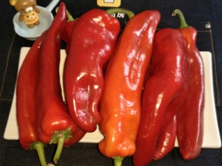 6、蒜香辣椒酱,已经没有水珠的辣椒准备好了Y(^o^)Y