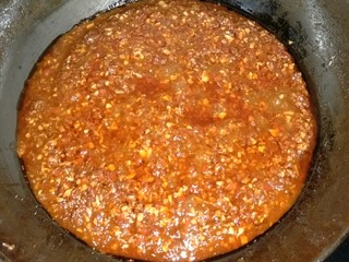 13、蒜香辣椒酱,20分钟后关火，自然冷却。