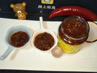 14、蒜香辣椒酱,自己做的没有防腐剂，拒绝鸡精味精的添加健康又美味，搭配拌凉皮，面条，馒头，蒸菜，炒菜吃饭太多啦！