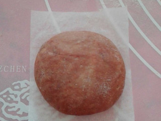 6、#猴赛雷#卡通猴子馒头,首先将可可面团分别搓圆做好脸部