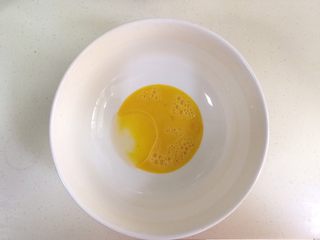 5、旺仔小馒头,加入10克玉米油。