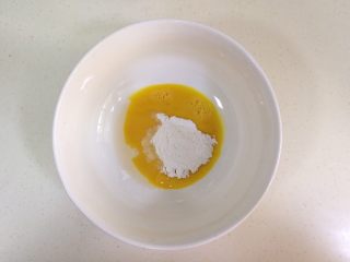 6、旺仔小馒头,加入30克糖粉。
