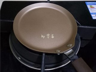 6、紫薯铜锣烧,煎盘放在灶上，不开火；