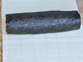 5、韩式紫菜包饭便当,由下至上卷起。