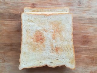 10、百变大眼怪三明治,再放上一块吐司片