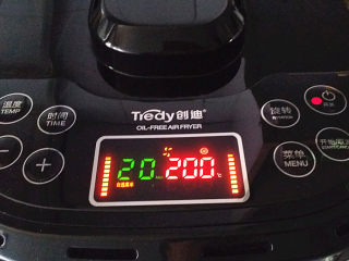 7、奥尔良烤鸡翅 ,选择自定义菜单：200度、20分钟