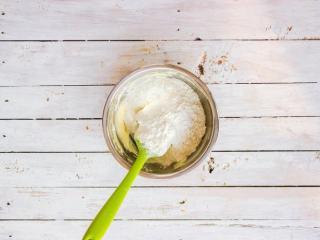 4、柠檬塔,过筛入低筋面粉、细砂糖、盐