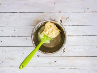 7、柠檬塔,拌匀面糊,不要搅拌过度,融合即可