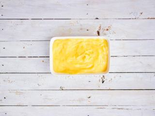 13、柠檬塔,倒入容器中,降温后密封冷藏隔日在使用