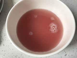 7、蓝莓蜜桃水果茶,剩余的糖水,待用