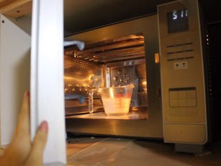 5、奶油面包（不用烤箱）,在微波炉里转45秒左右