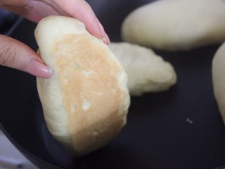31、奶油面包（不用烤箱）,放个15到25分钟，一直到那边变成棕色