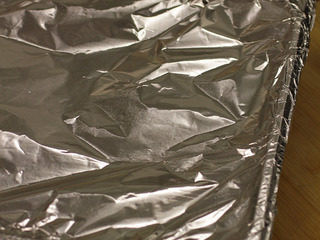 10、番茄红酒烩牛尾,封上锡纸，放入烤箱180°C烤2.5个小时，还有一个简便的办法就是用高压锅压25-30分钟