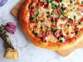 24、熏肠披萨,可以吃了;超级美味啊。