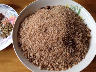 4、盐焗鲜花生米,泡菜盐（泡菜盐可以多次使用，我这是用过2次的）