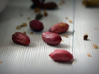 12、盐焗鲜花生米,口感比煮食的有嚼劲，比炒花生要软嫩