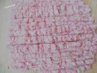 4、干炸肉丸子,用刀剁至发黏融合在一起