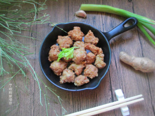 12、干炸肉丸子,炸好了可以当零食，可以炒菜放上，也可以做砂锅放几颗