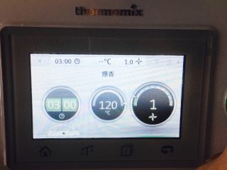 10、糖醋小排,爆香生姜,用三分钟,120度,速度1。