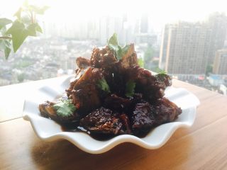 26、糖醋小排,德国机器设置很严谨,所以每次味道都一样,女儿最爱,用这个机器烧,很方便。