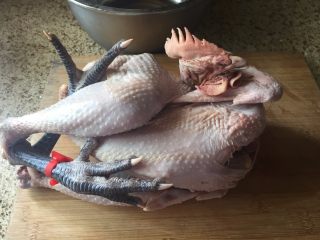 1、生炒鸡块,鸡，收拾干净；