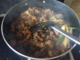 14、生炒鸡块,收汁，就可以出锅了！