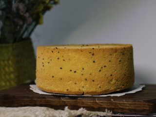 14、酸奶芝麻戚风,成品