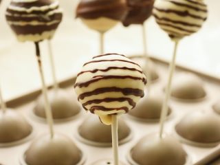 23、巧克力棒棒糖蛋糕,成品图