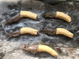 6、酥皮大虾,依次完成所有，摆入烤盘。烤箱预热5分钟，190度。