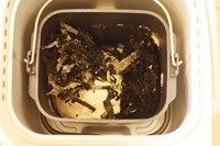 5、海苔贝果,揉面完成，开始搅拌海苔。