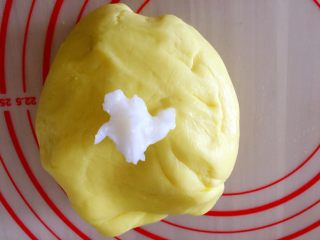 6、迷你小菠萝,加入猪油