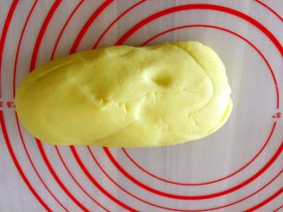 7、迷你小菠萝,揉至面团光滑