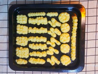 12、烤土豆泥,我没有裱花嘴，挤的图形比较简单一些。