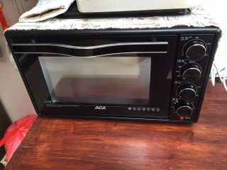 15、一发也能做出超级柔软的土司,盖上吐司盖，放入烤箱180度，25 分钟；