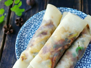 16、酱香春卷,蔬菜可换成已经的任何蔬菜。