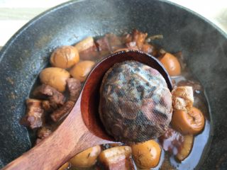 33、（Chinese Burger King）肉夹馍,肉炖好后把料包捞出扔掉