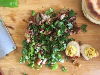 41、（Chinese Burger King）肉夹馍,加入馍中