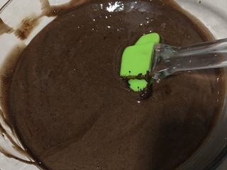 12、巧克力冰淇淋,放凉备用。