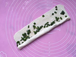 11、烫面葱饼～美味早餐葱饼,从一边卷起