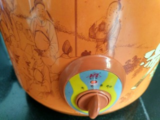 12、#感恩节食谱#   排骨藕汤,开高档火，烧开后转低档。