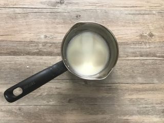 5、黄桃香酥面包,b.加热至开始沸腾，离火。