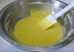 4、玫瑰奶油蛋糕,切拌均匀无颗粒