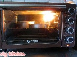 9、玫瑰奶油蛋糕,入烤箱 160° 30分钟