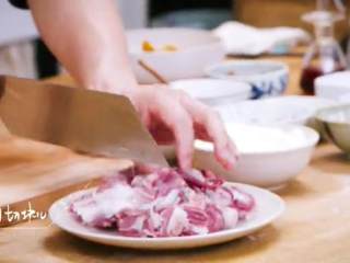 12、支竹羊腩煲&手抓饼,3.羊腩切块，姜切块，葱切段