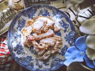 7、免炸无油 健康快手的 锅包肉,倒上面浆 抓匀