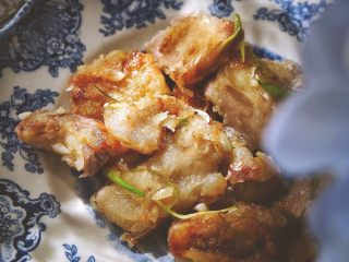 17、免炸无油 健康快手的 锅包肉,不油炸也能做出脆脆的壳来~吃的时候 咔嚓 一声，还是蛮好玩的