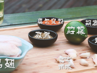 1、新奥尔良烤翅,准备食材。