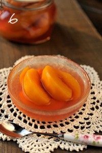 6、糖水黄桃,关火焖着，放凉后入冰箱冷藏后更好吃，吃不完的装入密封瓶，可保存一周左右