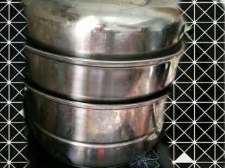 7、香菇酿肉,上蒸锅蒸10多分钟