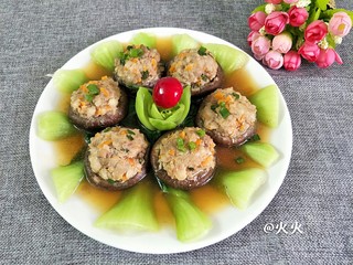 12、香菇酿肉,浇在香菇上即可